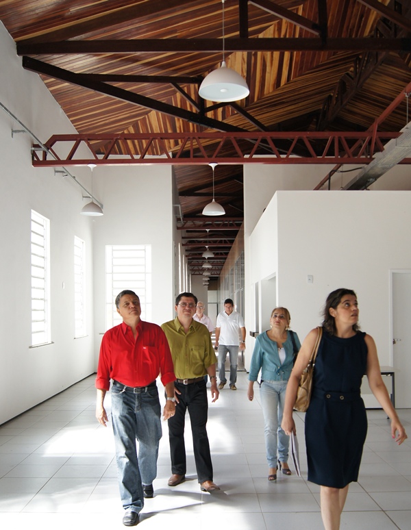 Área interna de edifício institucional após a obra