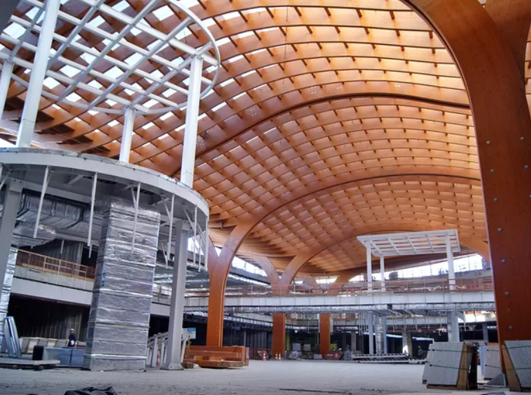 Obra em execução na área interna do Shopping Iguatemi