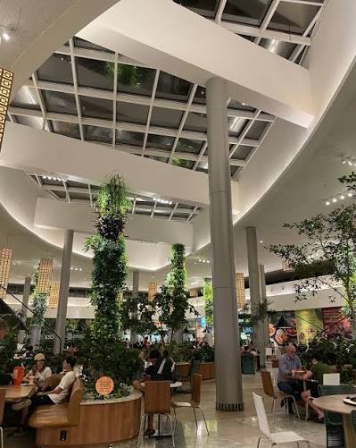 Praça interna do Shopping Iguatemi após a obra