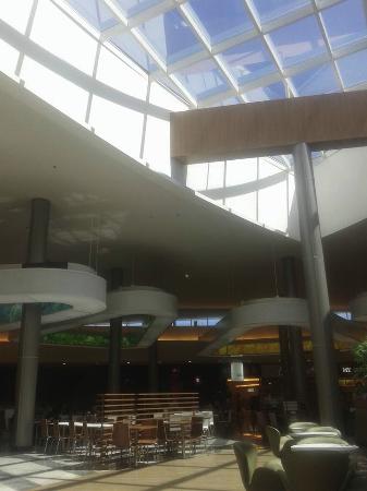 Área de convivência interna do Shopping Iguatemi
