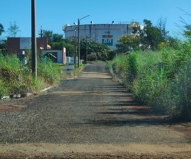 Trecho pavimentado em área industrial
